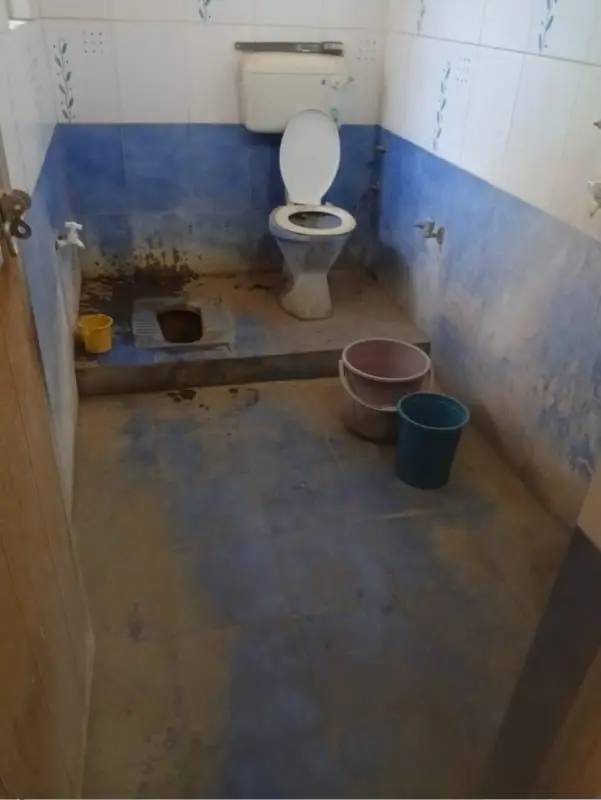 Dirty bathroom tiles before cleaning